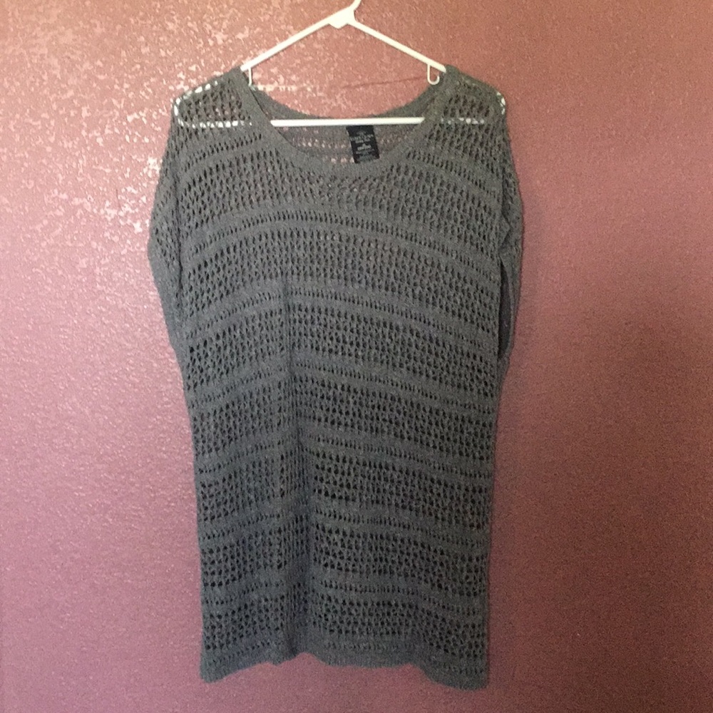 Short sleeve knitted sweater